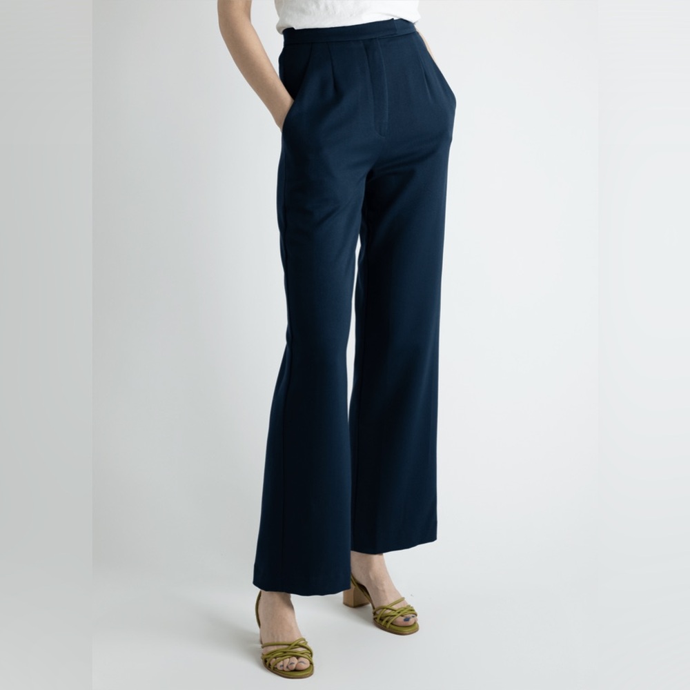 Meg Hepburn pant. Navy blue size XS. New with tags.